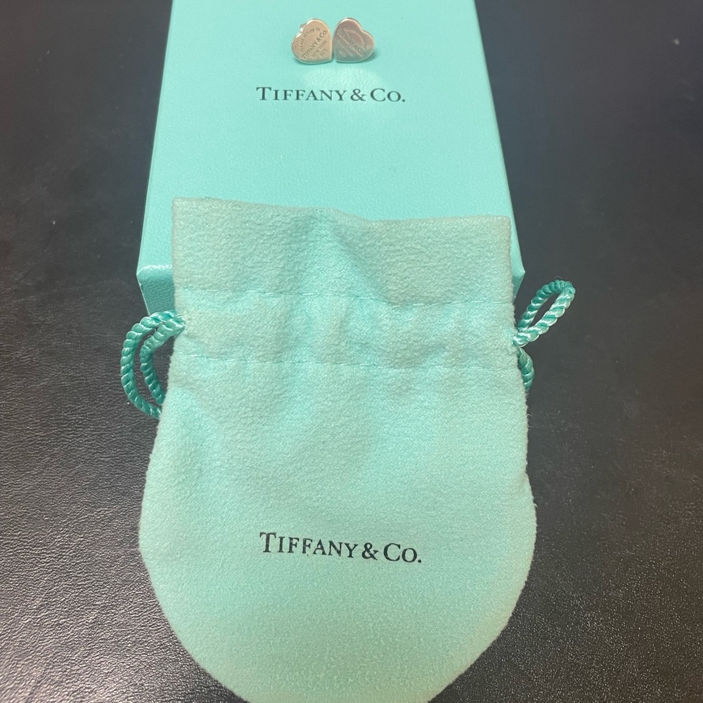 Tiffany& Co. Return to Tiffany Heart Earrings
